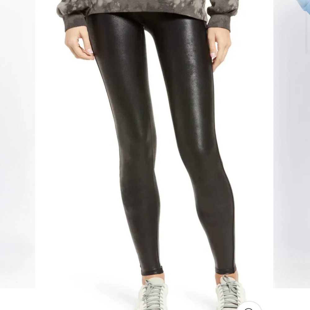 Spanx Black Shaping Leggings. 28” Inseam. Pull On. Womens Medium